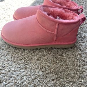 Womens pink ugg boots size 9